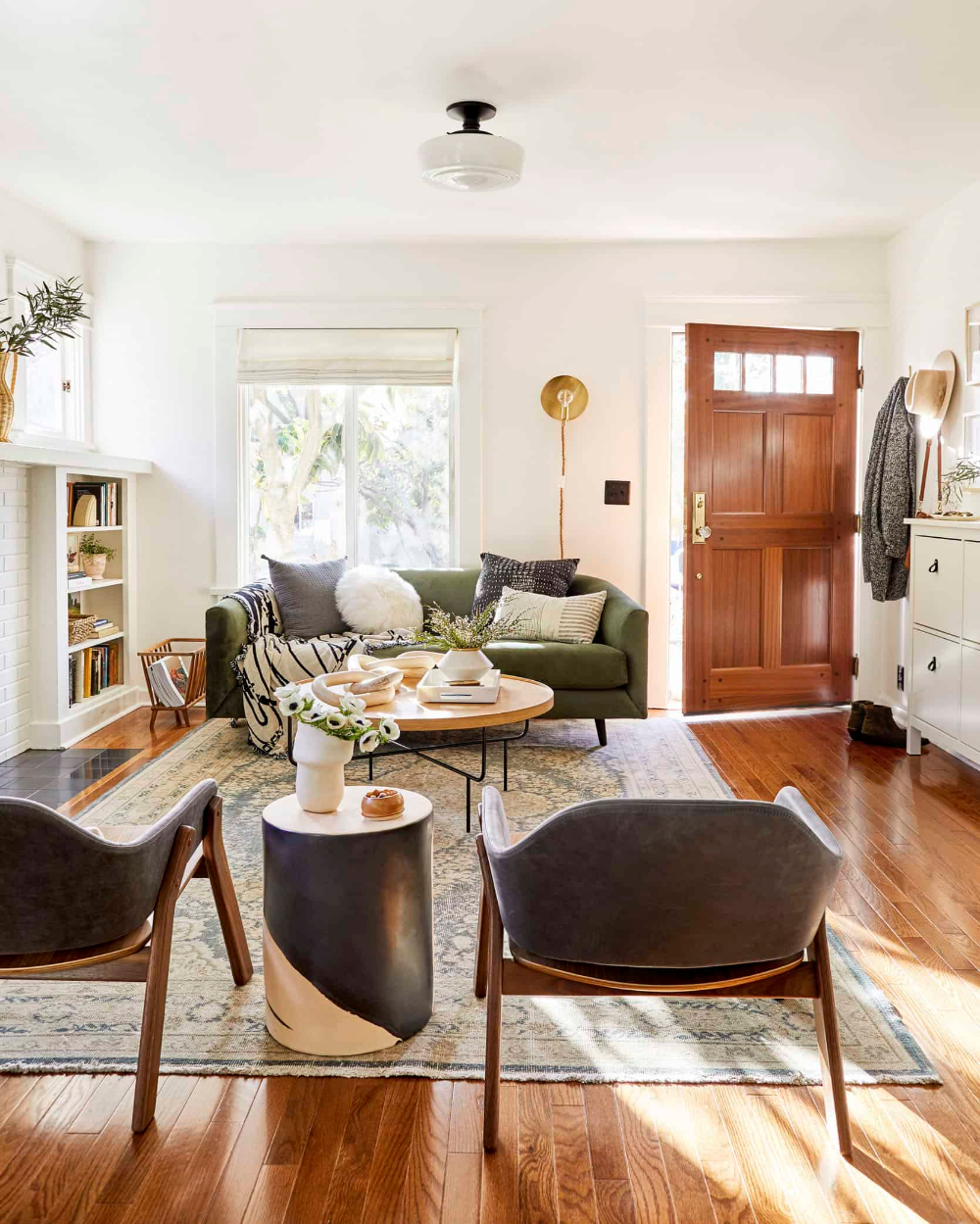 How To Make Your Living Room Look Better (The 7 Dos and Don'ts) - Emily ...